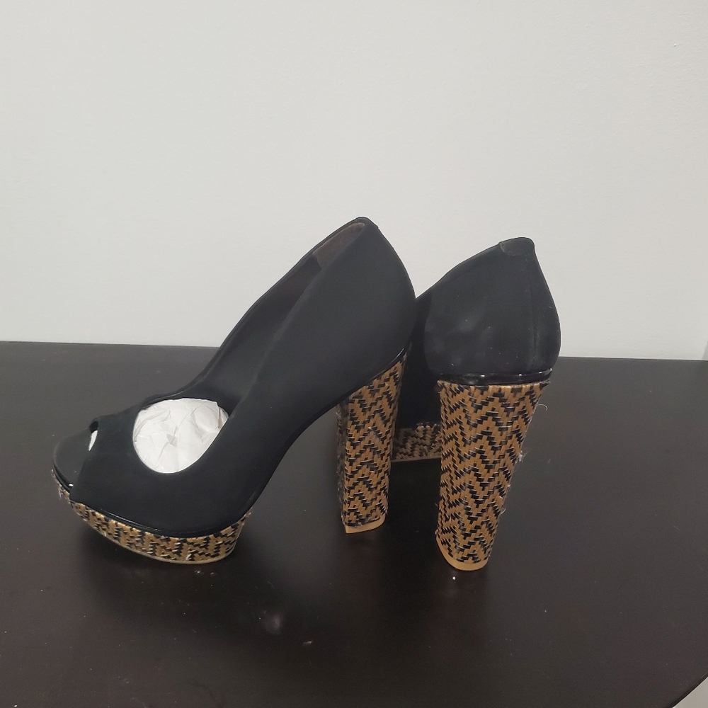 Shoes - Picture 5 of 9